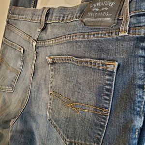 Levi's Strauss signature skinny jeansused in good condition